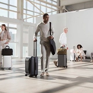 Men’s Style Guide to Dressing for the Airport Runway