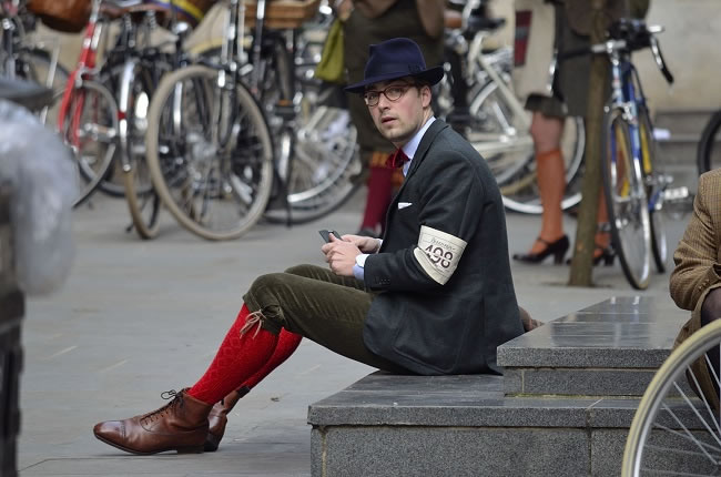 "Tweed suits, plus fours and bowties are encouraged"