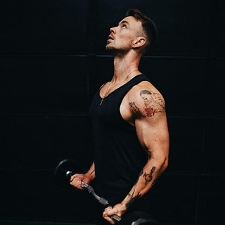 Top 14 Bicep Exercises For Men To Build Muscle